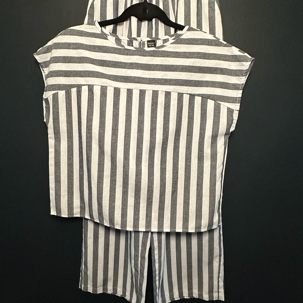 Emery Rose Striped Gray and White Pant Set
